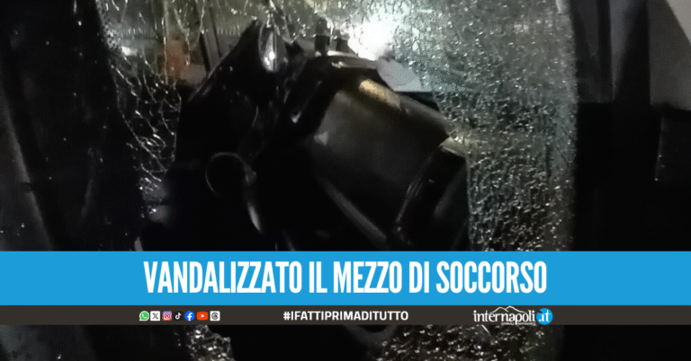 Follia a Miano, distrutto il vetro di un’ambulanza durante il soccorso