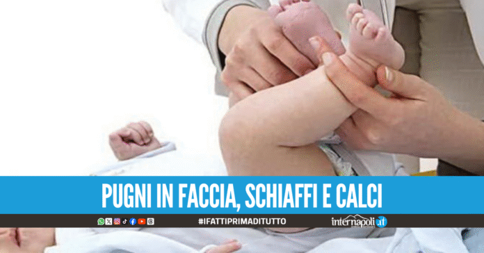 Follia a Volla, madre lascia il pannolino sporco dalla pediatra e la prende a pugni
