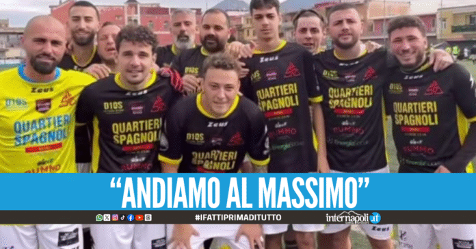 Gemellaggio tra Vasco Rossi e la squadra dei Quartieri Spagnoli Komplimenti!