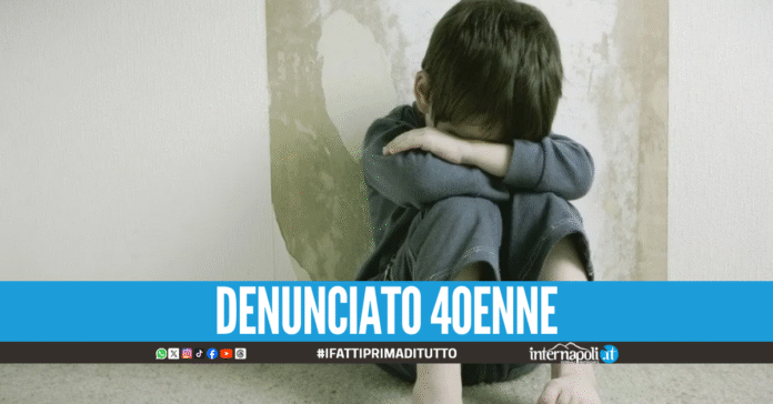 Lite tra bambini, padre interviene e picchia l'amichetto di 8 anni del figlio