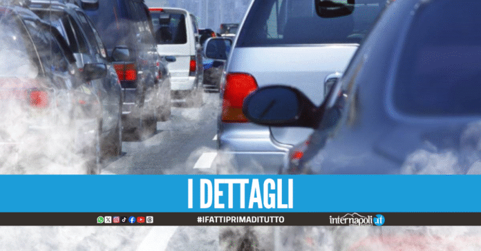 Ordinanza anti smog a Napoli, limitazioni al traffico per veicoli Euro 0 ed Euro 1