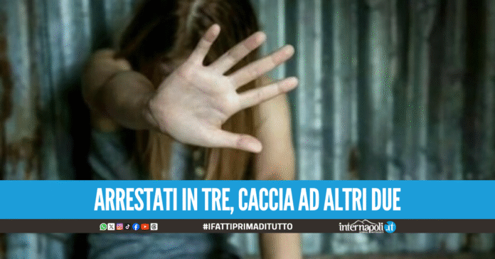 Orrore a Roma, 18enne stuprata dal branco davanti al fidanzato tenuto fermo