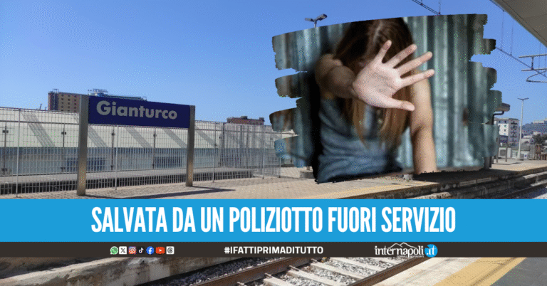 Ragazza rapinata e trascinata per metri, paura all'uscita della metro a Napoli