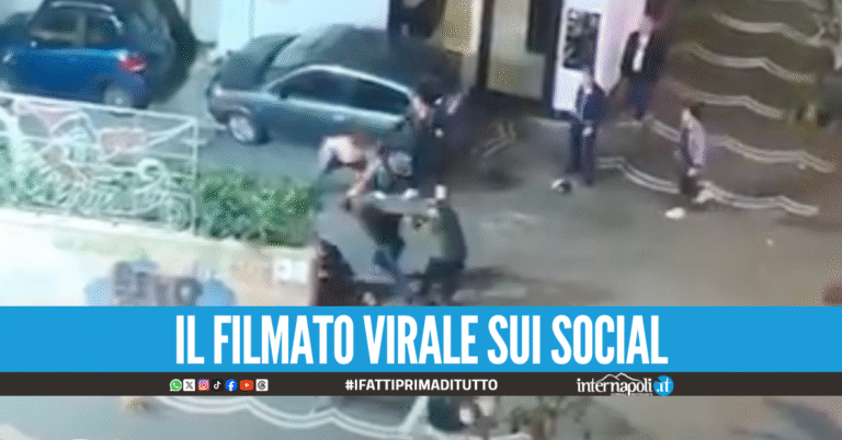 Rissa in strada a Portici, calci e pugni tra giovanissimi