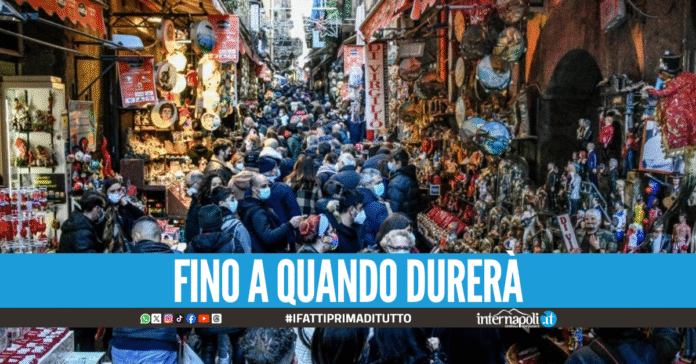 Troppa folla a San Gregorio Armeno, istituito il senso unico pedonale nei weekend