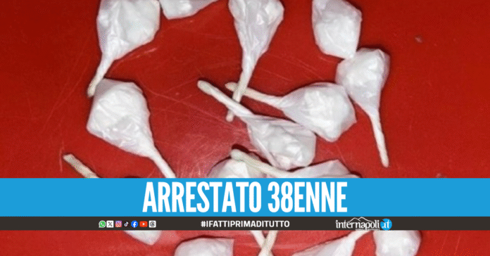 Beccato con la cocaina in strada a Scampia, pusher in manette