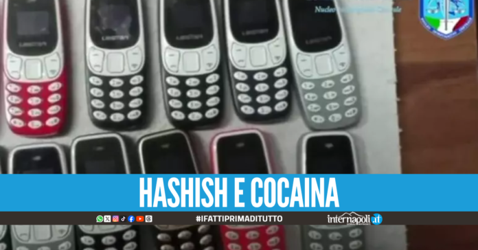 Cellulari e un chilo di droga, maxi sequestro nel carcere di Poggioreale