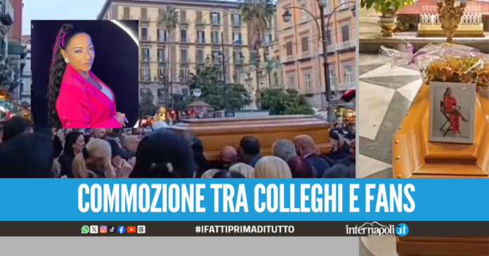 Ci lascia una grande artista, lacrime a Napoli al funerale di Rosy Viola