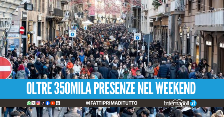 Napoli invasa dai turisti per il ponte dell'Immacolata, fiumi di gente per le strade della città