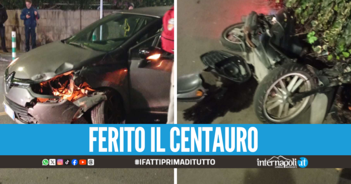 Grave incidente a Fuorigrotta, auto sorpassa contromano e centra un motorino