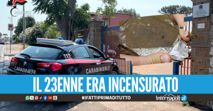 Beccato con quattro panetti di marijuana in casa, giovane pusher in manette a Varcaturo