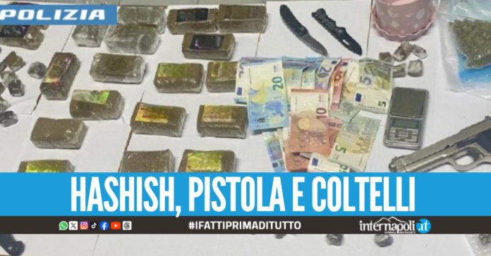 Armi e più di 2 kg di droga nascosti in casa, arrestato pusher a Nola