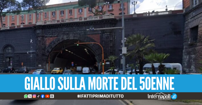 È un ex pentito di camorra l'uomo che si è lanciato nel vuoto in via Acton