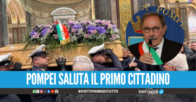 Lutto cittadino e folla nel Santuario di Pompei per i funerali del sindaco Carmine Lo Sapioc