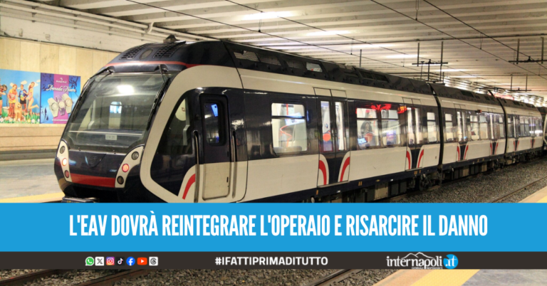 Timbrava il cartellino al posto dei colleghi, Eav licenzia operaio ma il Tribunale lo reintegra: "Nessun vantaggio"