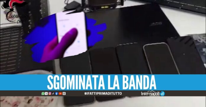 Svuotavano i conti con gli sms, i soldi finivano a Napoli e a Salerno