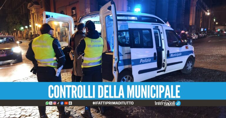 Alcol test in centro a Napoli, ritirate 5 patenti durante i controlli