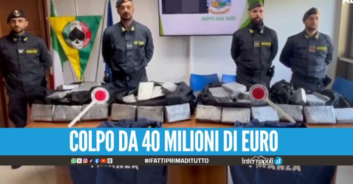 Sequestrati 248 kg di cocaina purissima al porto di Gioia Tauro