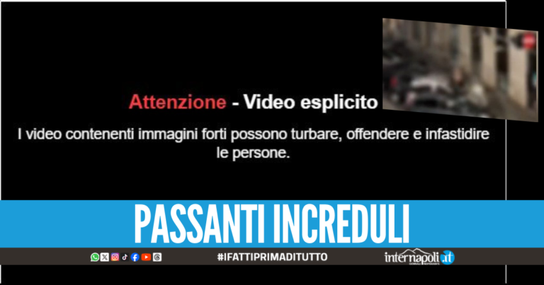 Sesso sul cofano dell'auto in pieno centro, coppia filmata per strada