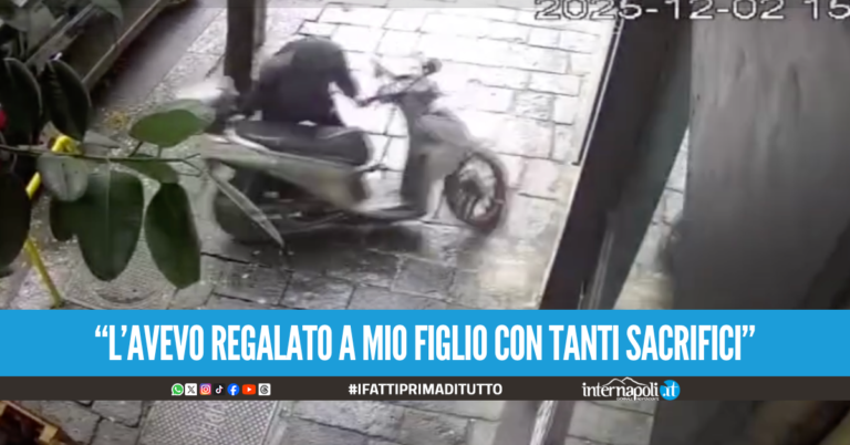 Furto di scooter in pieno giorno al Vomero, ladro ripreso dalle telecamere