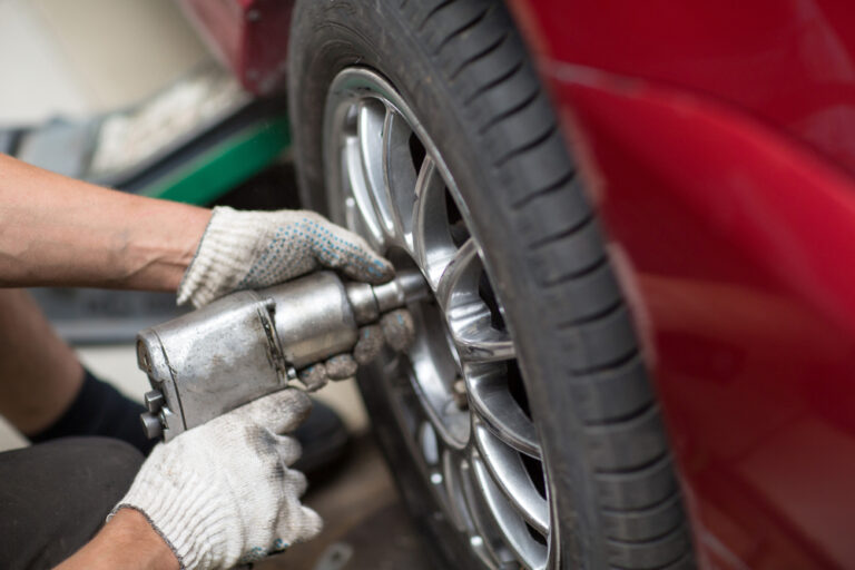 Come scegliere gli pneumatici auto: ecco i fattori da considerare