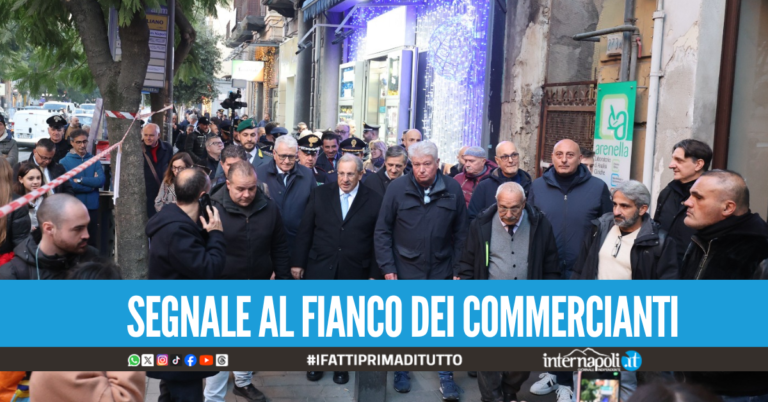 Passeggiata antiracket Ssul Corso di Secondigliano Lo Stavo vi tutela