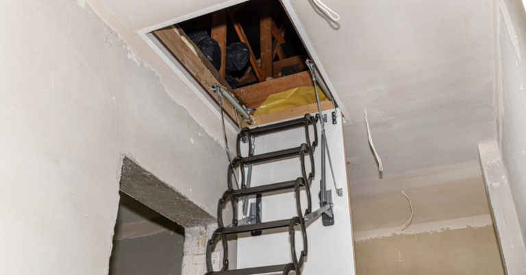 scala metallo soffitta