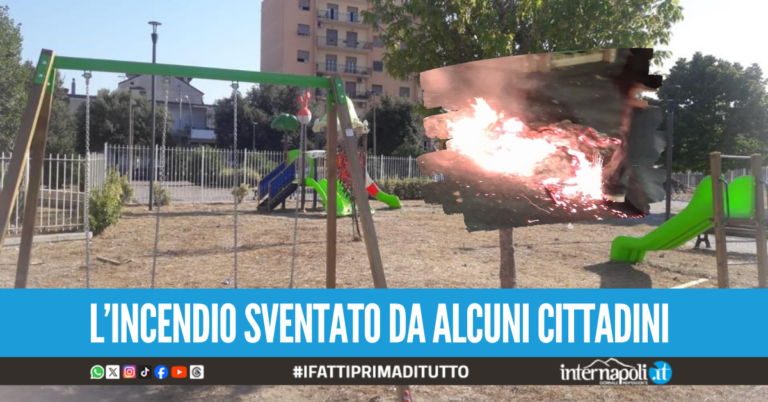 Paura in villa comunale a Giugliano, ragazzini tentano di dare fuoco alle giostrine