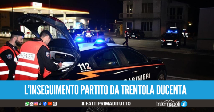 Fugge all'alt e lancia cocaina dal finestrino dell'auto, arrestato 28enne a Giugliano