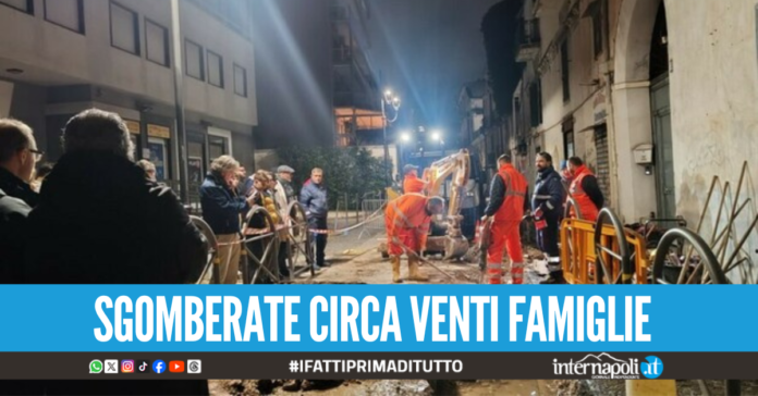 Palazzine pericolanti sgomberate a Casoria, crollato nella notte uno degli edifici
