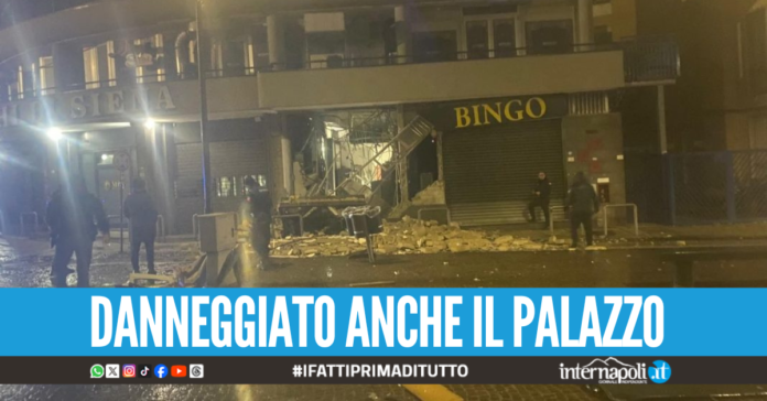 Assalto al bancomat a Nola, sportello distrutto dopo l'esplosione