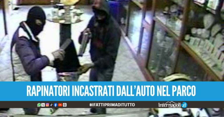 Assalto armato nel negozio a Barra, arrestati due rapinatori