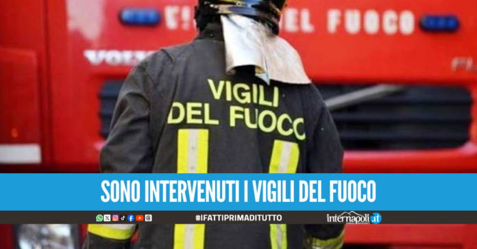 Paura a Villaricca, divampa incendio in una scuola
