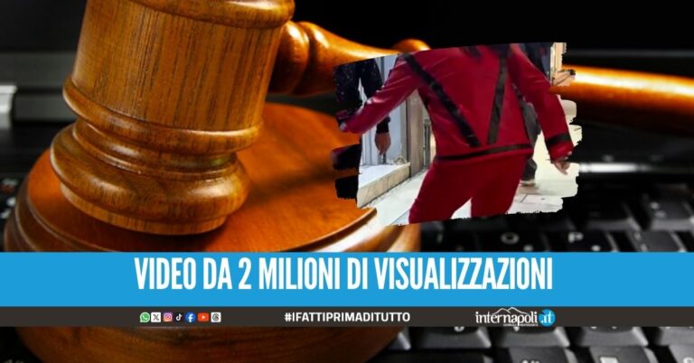 Tiktoker denunciato a Napoli, spaventa una donna nei panni di Michel Jackson