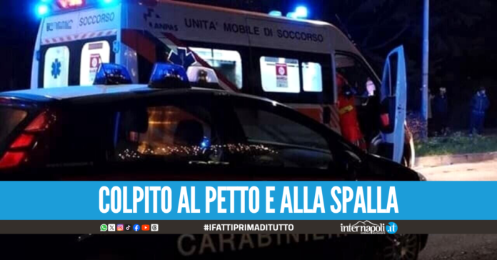 Difende la fidanzata da una rapina, 27enne accoltellato a Torre del Greco