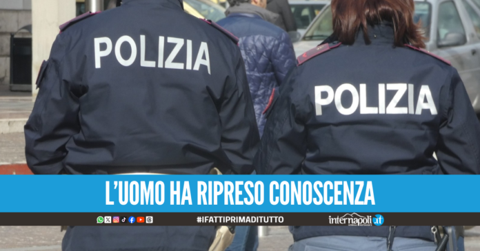Ha un malore vicino al commissariato a Pozzuoli, salvato da 4 agenti