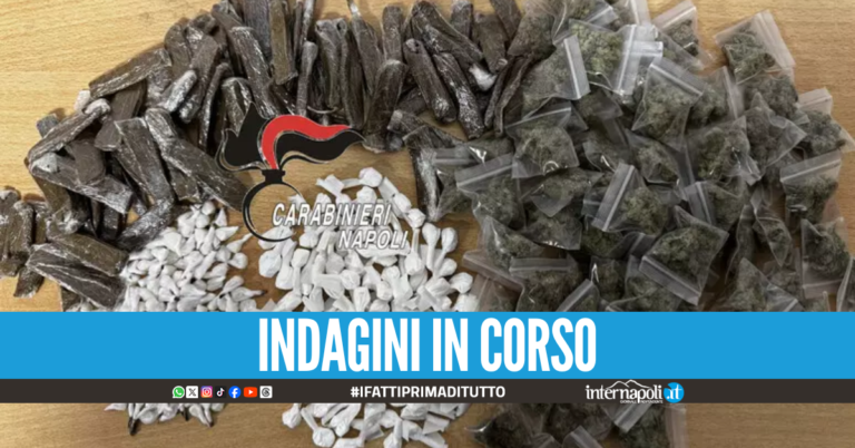 Oltre 370 dosi di droga nascoste nel borsello, la scoperta nella palazzina a Napoli