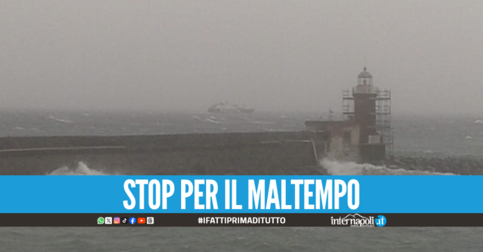 Onde alte fino a 3 metri, Ischia e Procida isolate a causa del maltempo