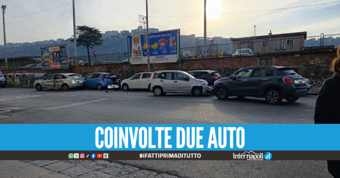 Paura a Napoli, incidente tra due auto in Via Diocleziano