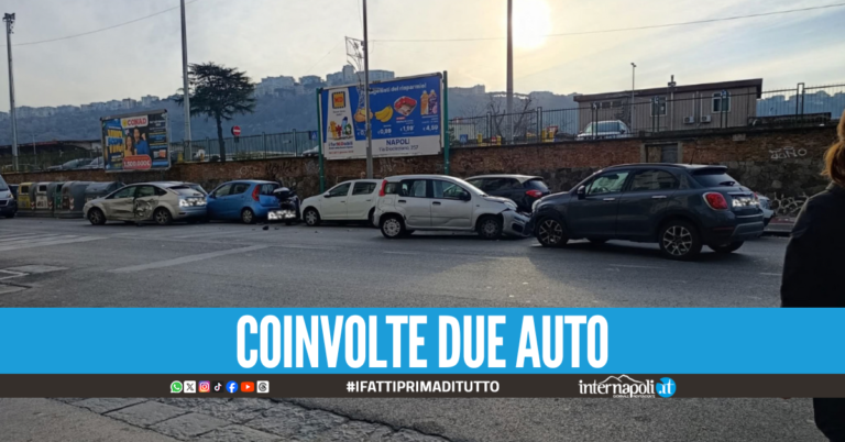 Paura a Napoli, incidente tra due auto in Via Diocleziano