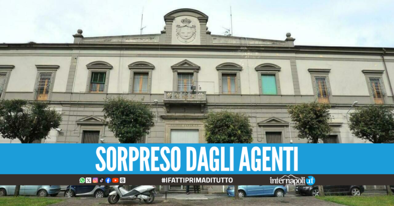 Sorpreso mentre lancia droga oltre il muro di cinta del carcere, arrestato ad Aversa