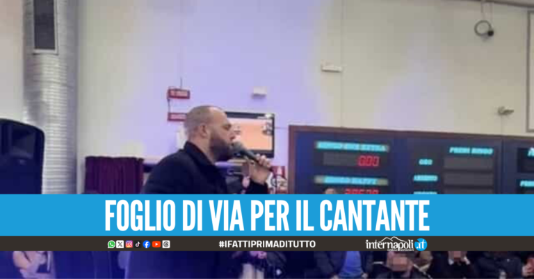 Concerto davanti a due mafiosi, il legale di Antony: Non sapeva chi ci fosse tra il pubblico