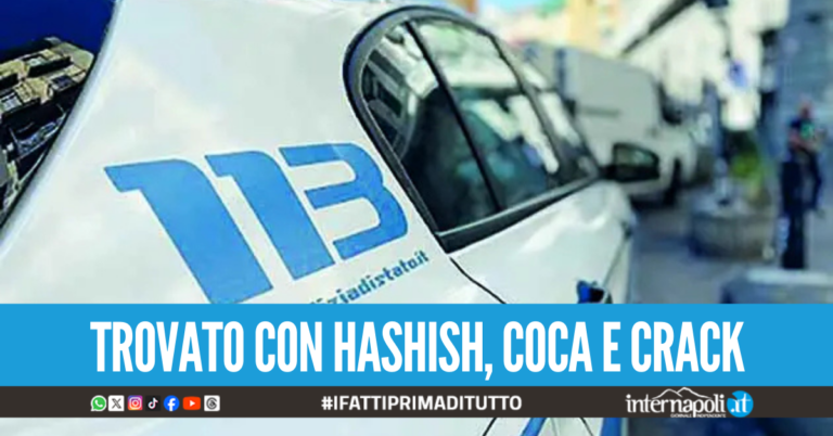 Non si ferma all'alt e si schianta contro un'auto, arrestato 16enne a Napoli