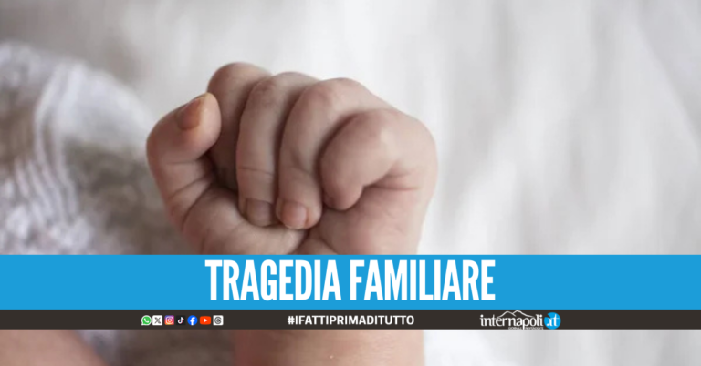 Bimba di 10 mesi schiacciata nel sonno dal padre: è morta dopo il ricovero
