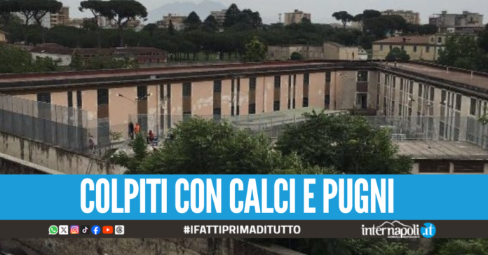Aggressione choc nel carcere di Aversa, ingoia pile e picchia gli agenti