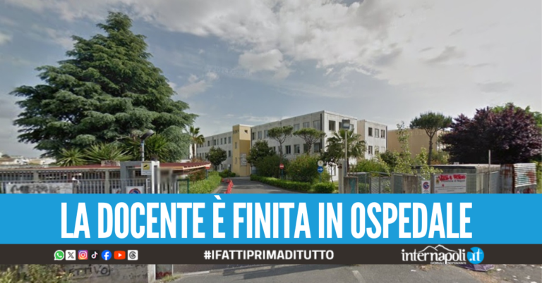 Vergogna a scuola a Casoria, mamma di due alunni picchia la prof in classe