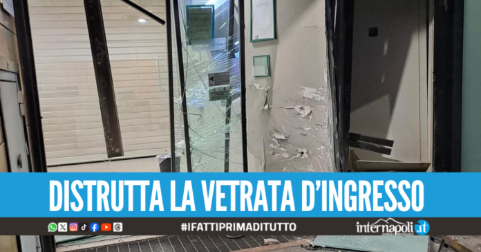 Assalto al bancomat nel Napoletano, banditi fanno saltare in aria lo sportello
