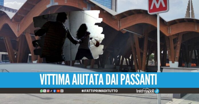 Rapinata fuori la stazione della Metro, fermato un 17enne a Napoli