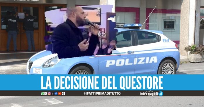 Show di Anthony nella sala bingo davanti a 2 mafiosi, foglio di via per il neomelodico