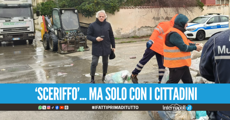 Lo show social dell'assessore Paolo Russo, bacchetta i giuglianesi ma dimentica la Teknoservice